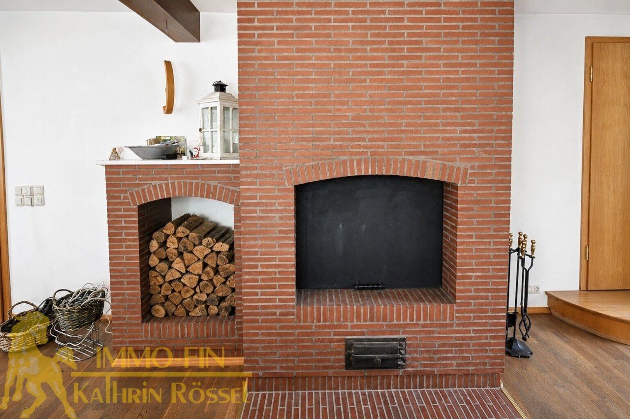 OG Wohnbereich: Kamin (KI-optimiert) OG Wohnbereich: Kamin (KI-optimiert)
