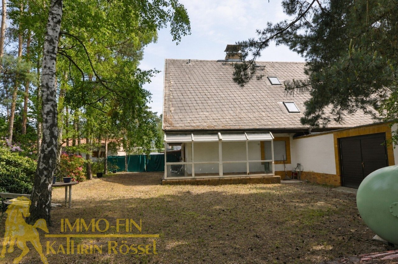 Westansicht (KI-optimiert) Westansicht (KI-optimiert)