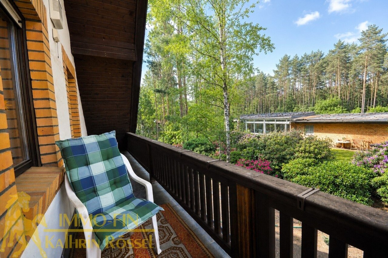 Balkon von der Küche aus N (KI-optimiert) Balkon von der Küche aus N (KI-optimiert)
