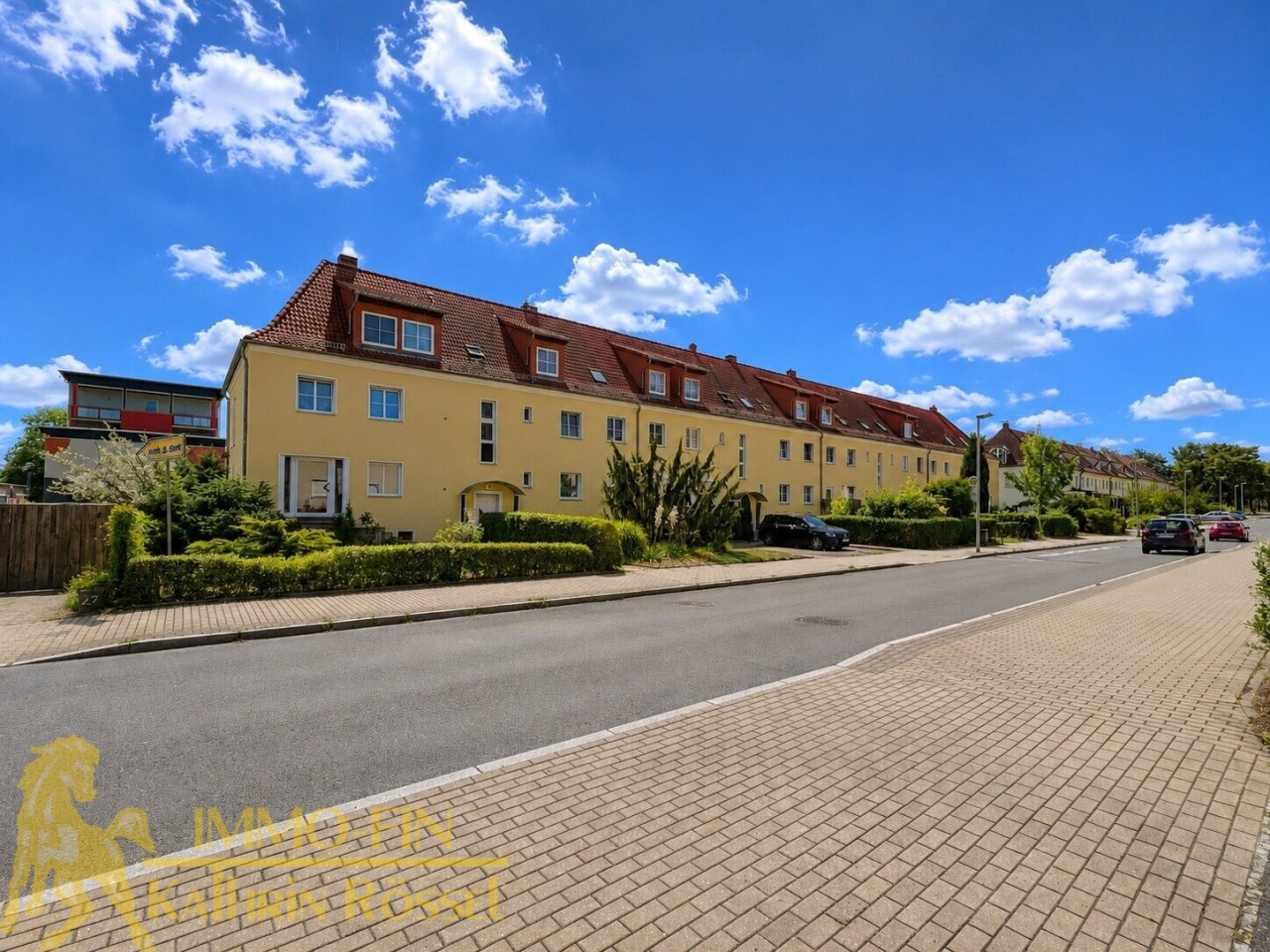 Wohnblock Ansicht Nordwest (KI-optimiert) Wohnblock Ansicht Nordwest (KI-optimiert)