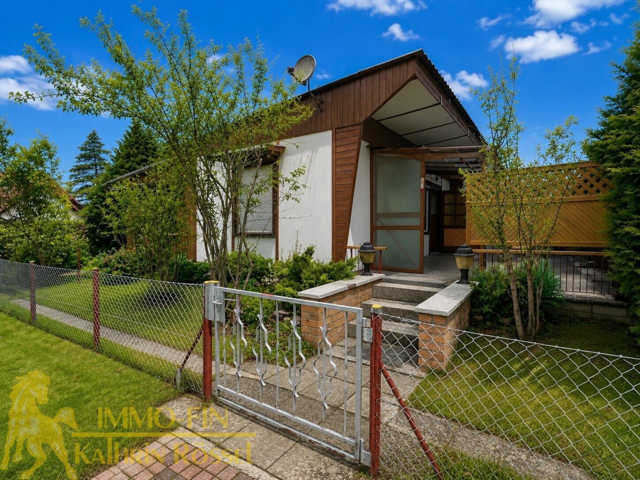 Bungalow Ansicht SO (KI-optimiert) Bungalow Ansicht SO (KI-optimiert)