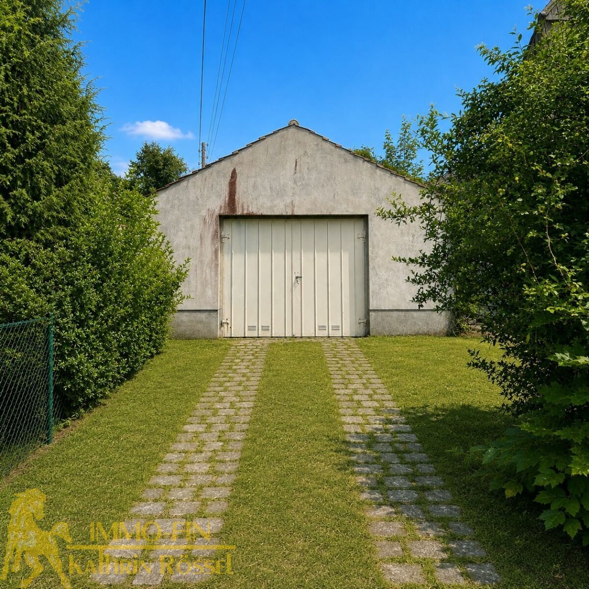 2. Garage auf der Ostseite (KI-optimiert) 2. Garage auf der Ostseite (KI-optimiert)