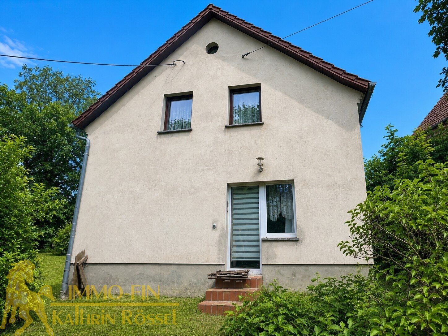 Wohnhaus Giebel Ost (KI-optimiert) Wohnhaus Giebel Ost (KI-optimiert)