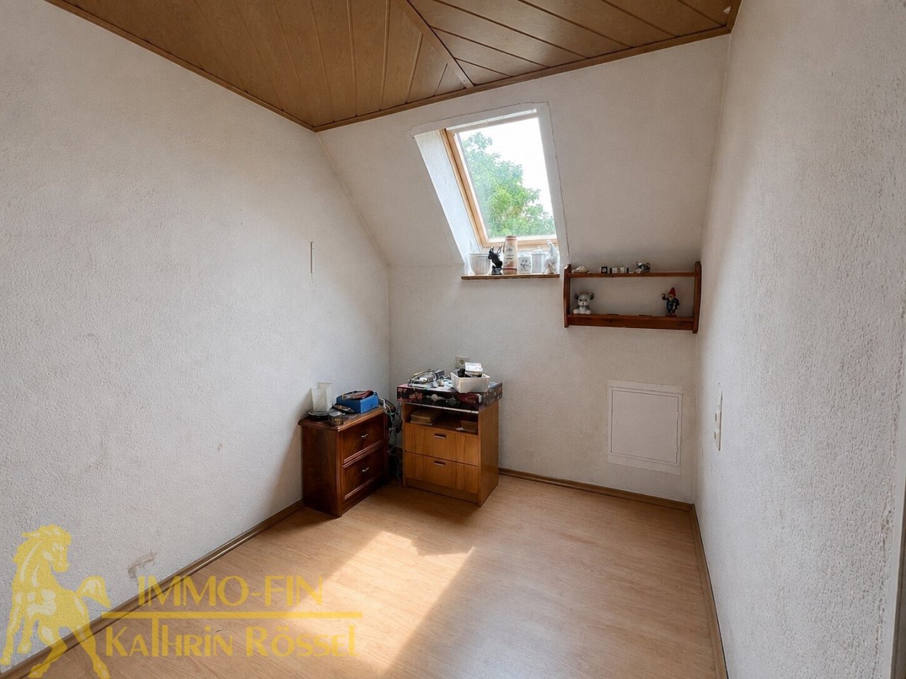 DG: Weitere kleines Zimmer (KI-optimiert) DG: Weitere kleines Zimmer (KI-optimiert)