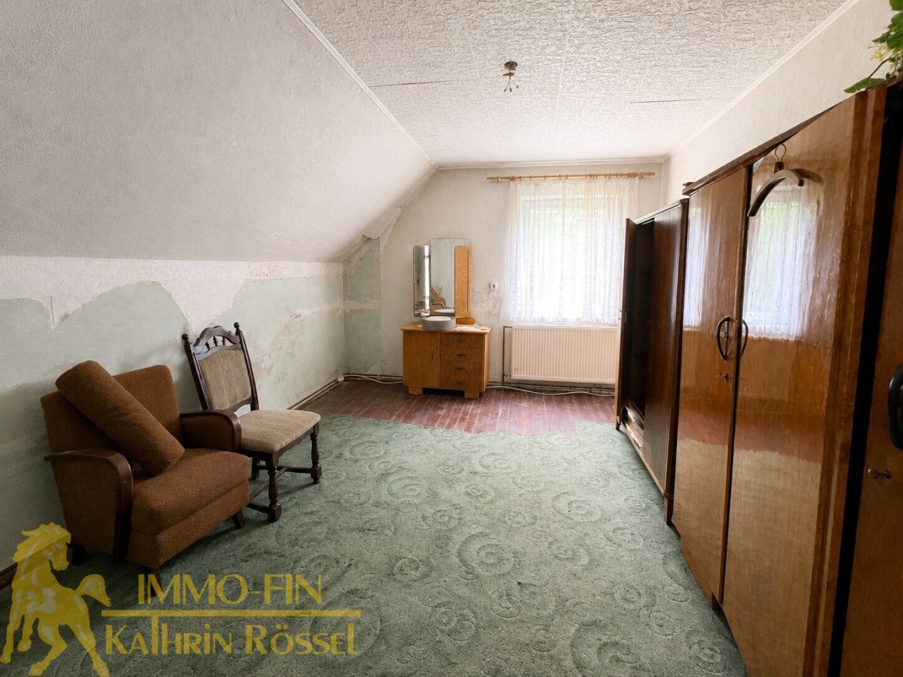 DG: Kleines Zimmer (KI-optimiert) DG: Kleines Zimmer (KI-optimiert)