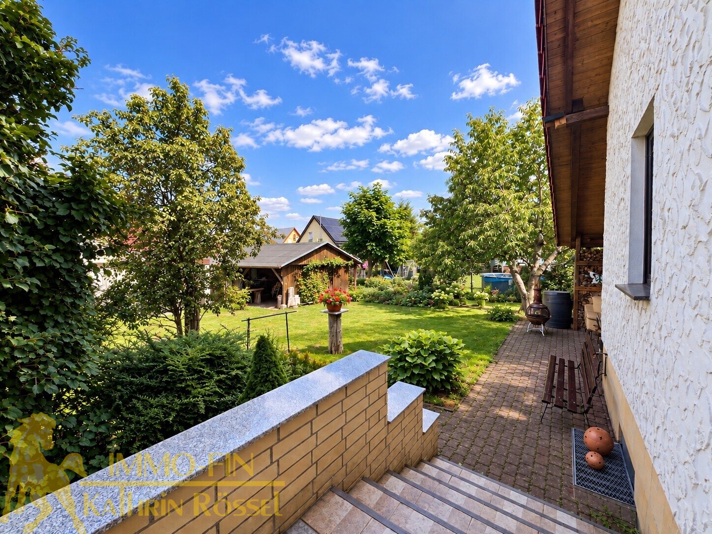 Zugang zum Garten, von der Terrasse aus (KI-optimiert) Zugang zum Garten, von der Terrasse aus (KI-optimiert)