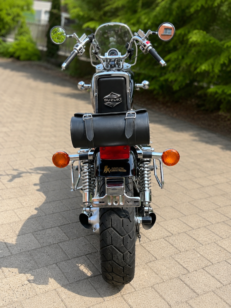 Suzuki Intruder 800 - Heckansicht