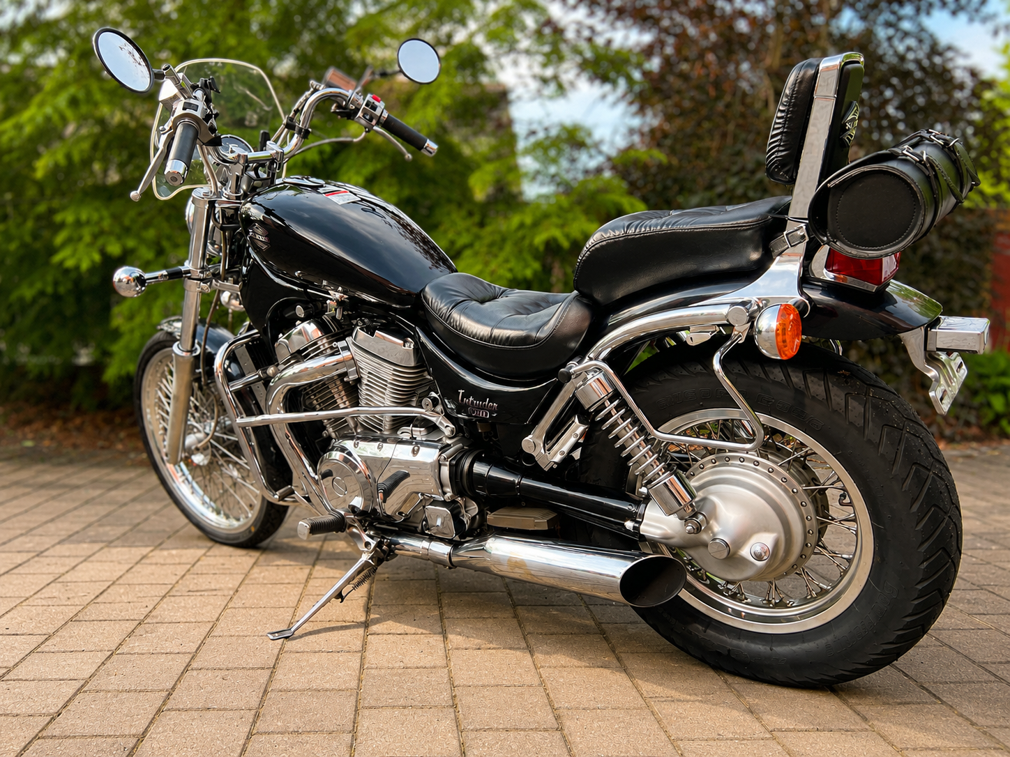 Suzuki Intruder 800 - Heck schräg linke Seite